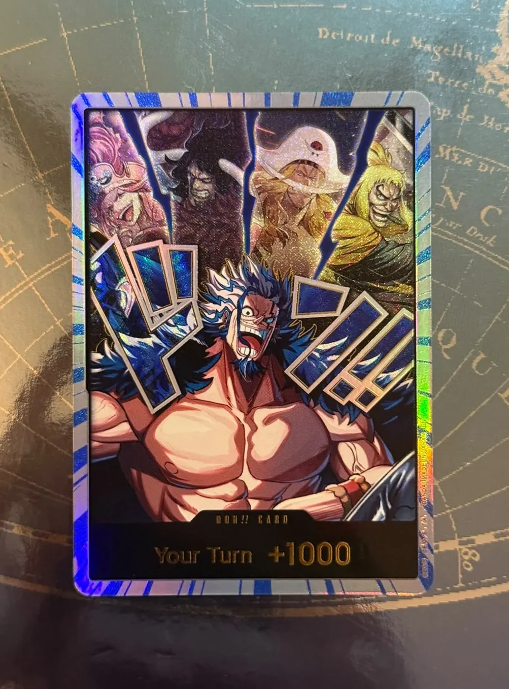Carta DON!! Xebec azul de OP-17 Rocks Pirates en funda toploader