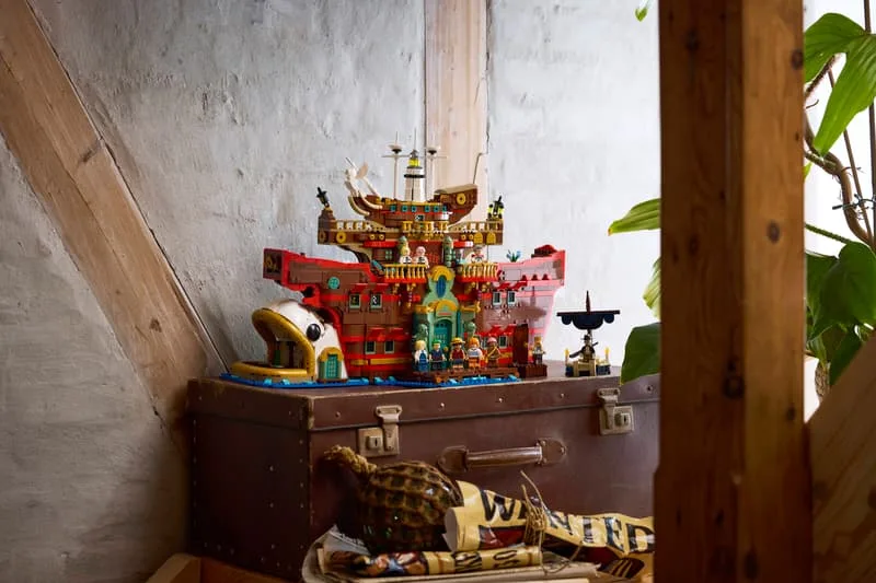 Set LEGO One Piece 75640 Baratie, el restaurante flotante de Zeff montado
